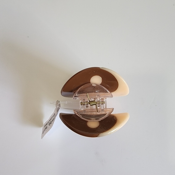 NWT Brown Cream Yin Yang Claw Round - Picture 7 of 9